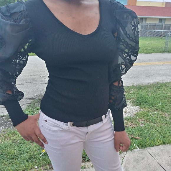 Black Top With Puff Sleeves New w/o tag - Picture 3 of 4